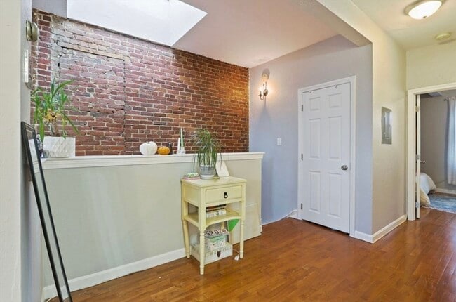 Building Photo - 166 F St