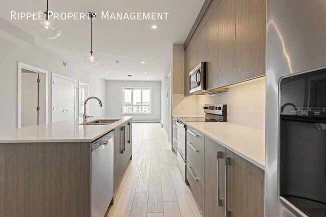 Photo du bâtiment - AMAZING 2 BEDS/ 2 BATHS CONDO WITH UNDERGROUND PARKING!