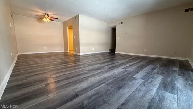 Foto del edificio - 1263 Lost Nation Rd