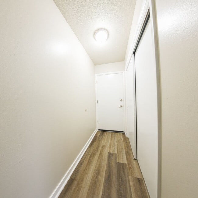 Foto del edificio - 104 2nd St NW