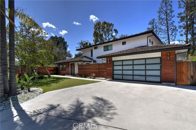 Building Photo - 4751 Del Moreno Dr
