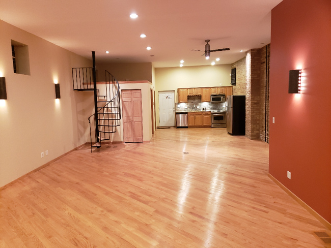 Building Photo - 8058 S Brandon Ave