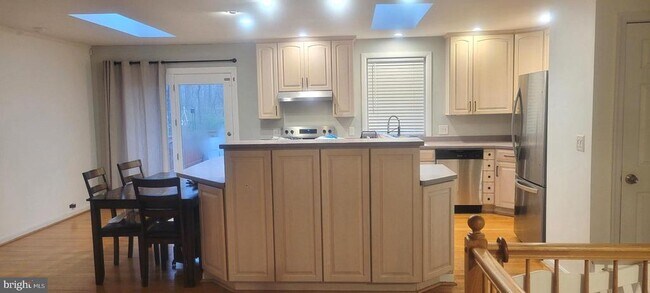 Foto del edificio - 2133 Hallmark Dr