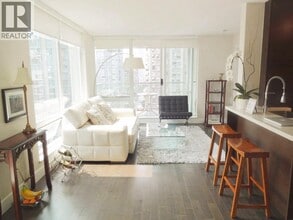 Building Photo - 535 Smithe St