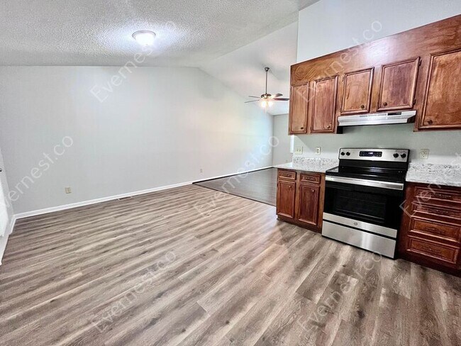 Foto del edificio - 5111 Hampton Meadows Rd