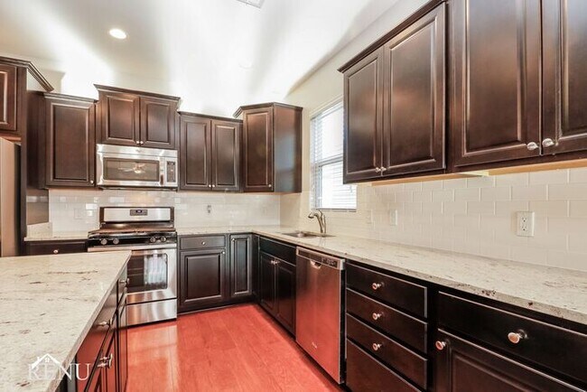 Foto del edificio - 204 Foxbank Plantation Blvd