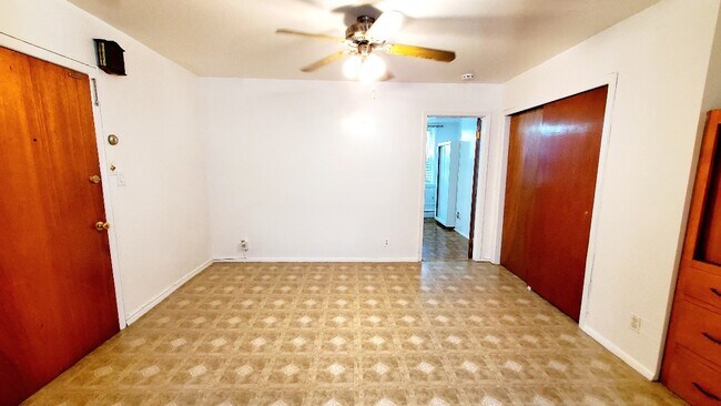 Building Photo - 524 Garden St