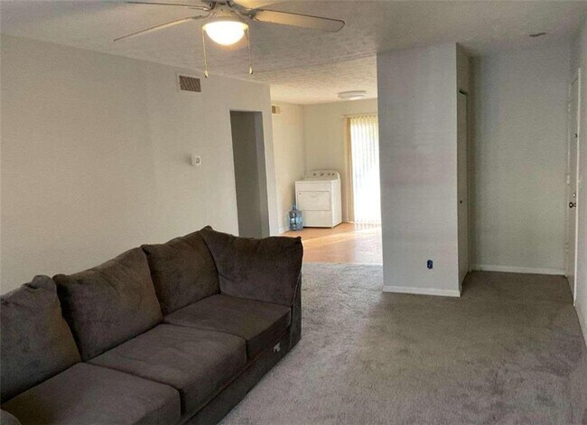 Foto del edificio - 3195 Abbeywood Dr
