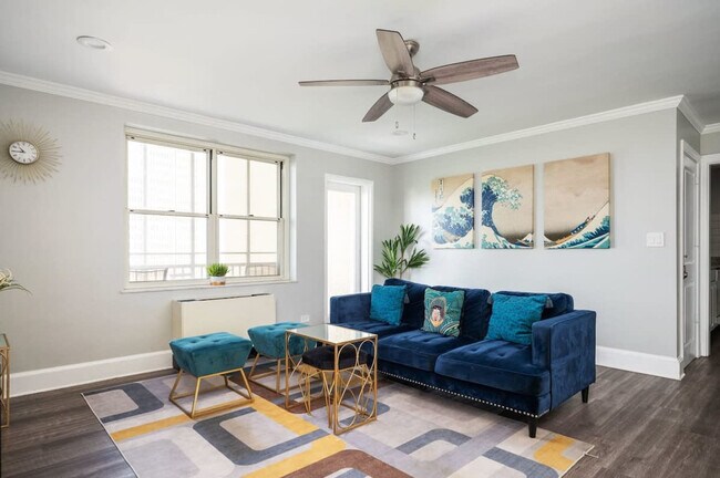 Building Photo - 300 W Peachtree St NW