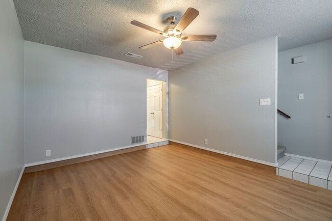 Foto del edificio - Kick it in Keller in this 2 story Townhome!