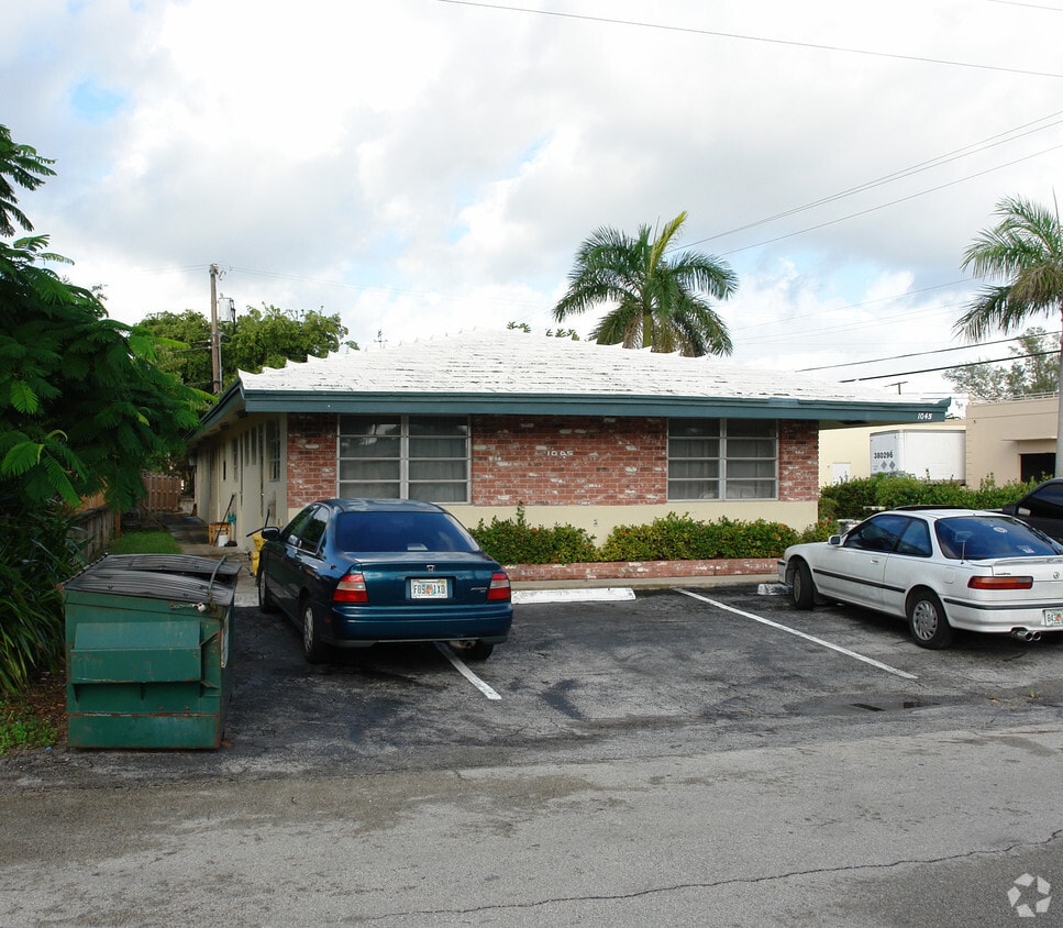 Building Photo - 1045 NE 9th Ave