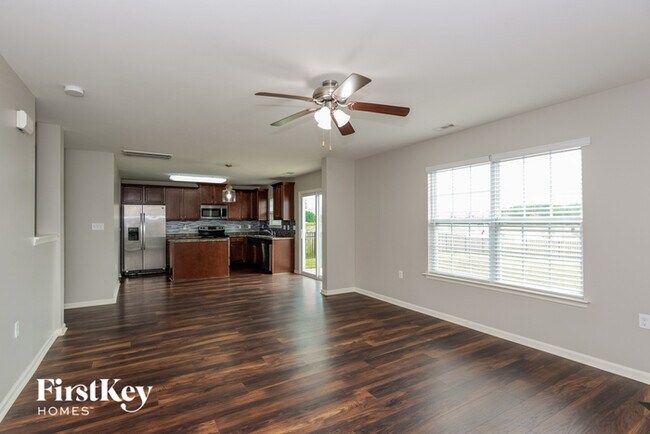 Building Photo - 1555 Summer View Ln