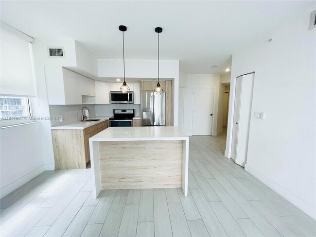 Foto del edificio - 5085 NW 7th St