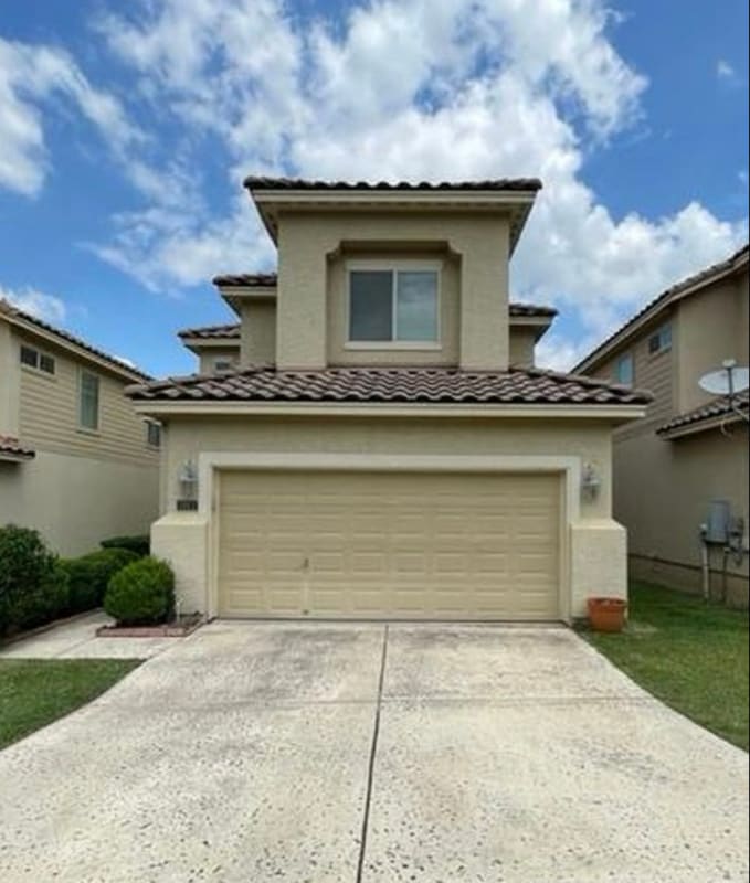 Building Photo - 3911 Woodbridge Way