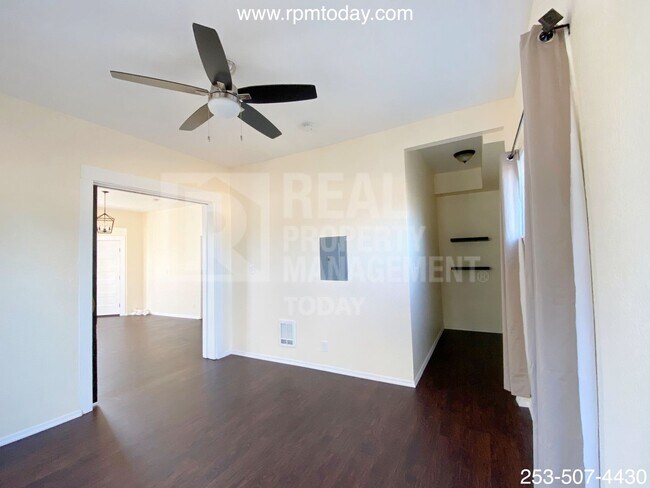 Foto del edificio - Updated 3 Bedroom Lower-Level Duplex in Ta...