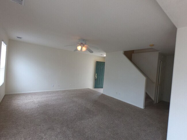 Foto del edificio - Available Now. Charming 3 Bedroom 2.5 Bath...