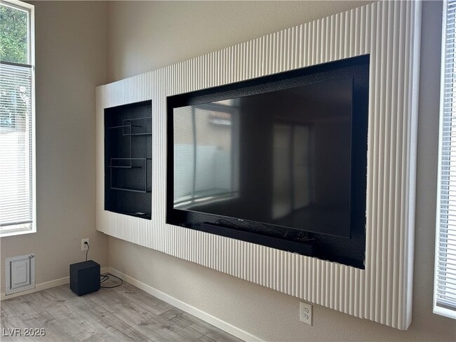 Building Photo - 2427 Cliffwood Dr