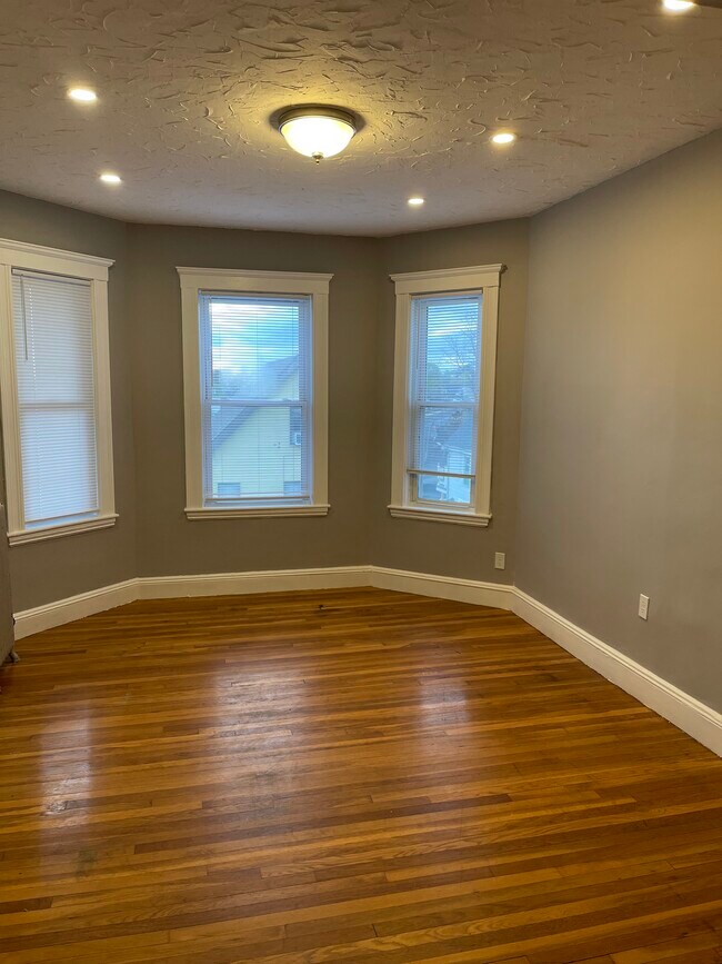 Building Photo - 90 Corbet St