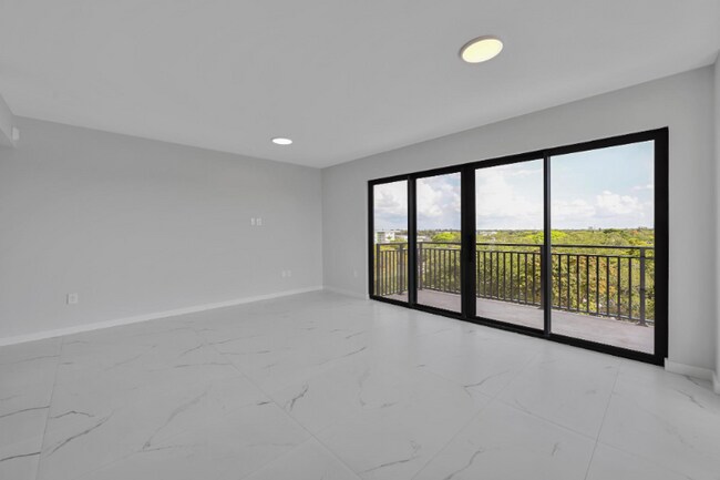 Building Photo - 840 NE 130th St