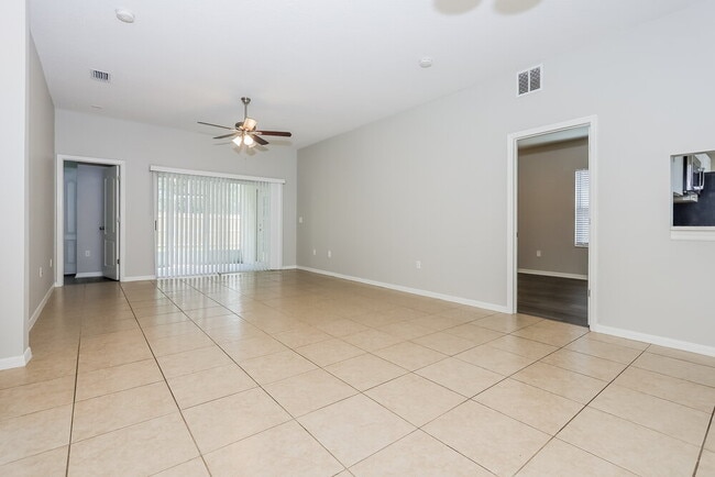 Foto del edificio - 7006 Monarch Park Dr