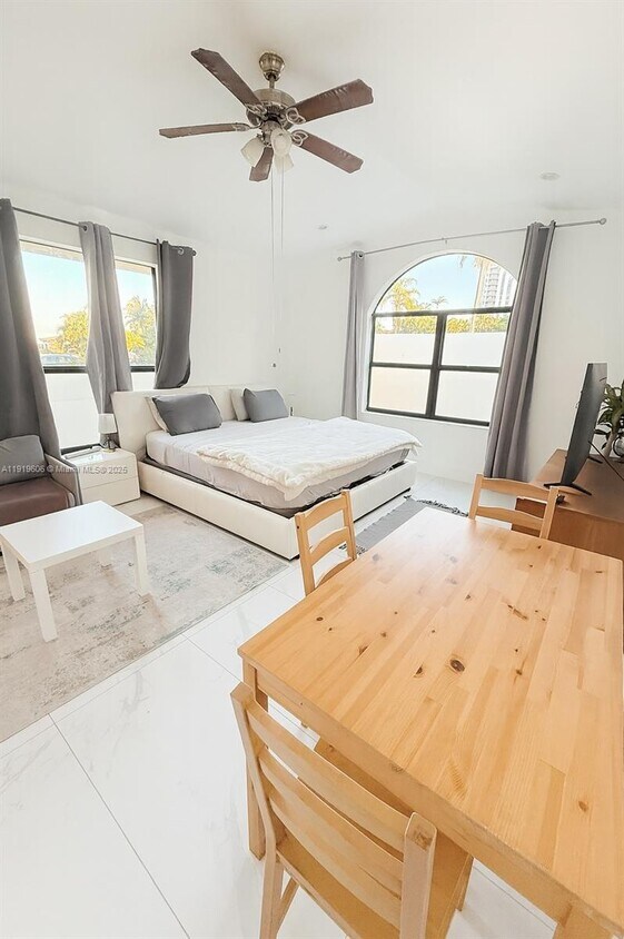 Foto principal - 1615 NE 108th St