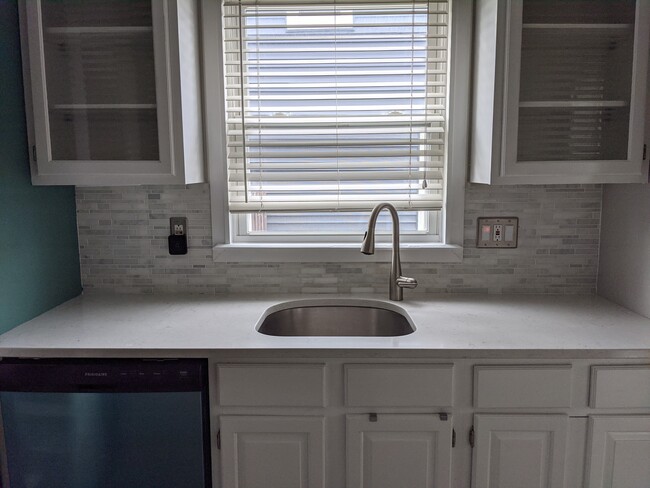 Kitchen - 625 S Campbell Rd