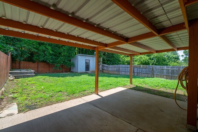 Building Photo - 1053 Brianna Way