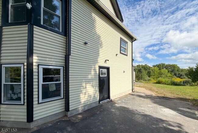 Foto del edificio - 17 Maple Grange Rd