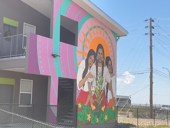 Foto del edificio - Three Sisters Apts - Income Restrictions
