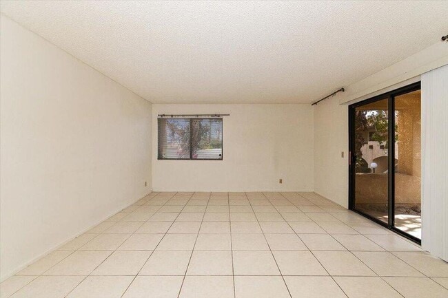 Building Photo - 200 E Racquet Club Rd