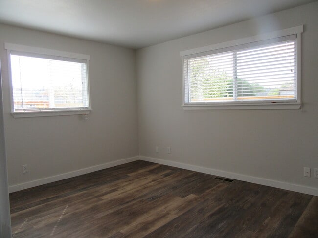 Foto del edificio - 2 bedroom 1 bath duplex in downtown Kent