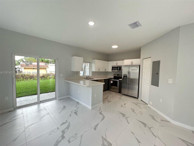 Foto del edificio - 808 NW 16th Ave