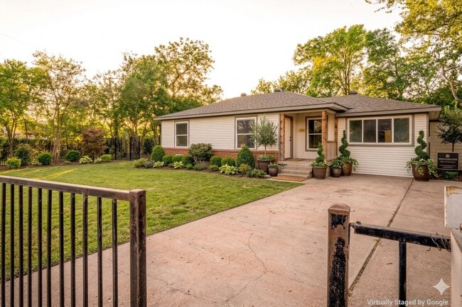 Building Photo - 1315 Whitley Dr