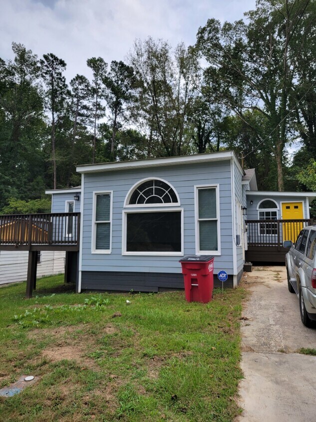 Primary Photo - THIS HOME LOOKS LIKE NEW!