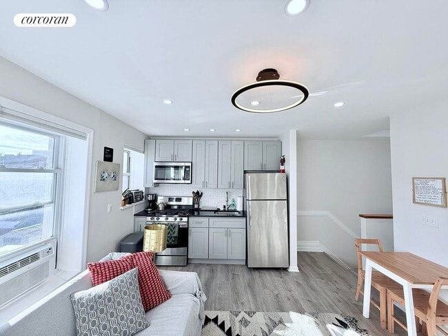 Building Photo - 716 Hancock St