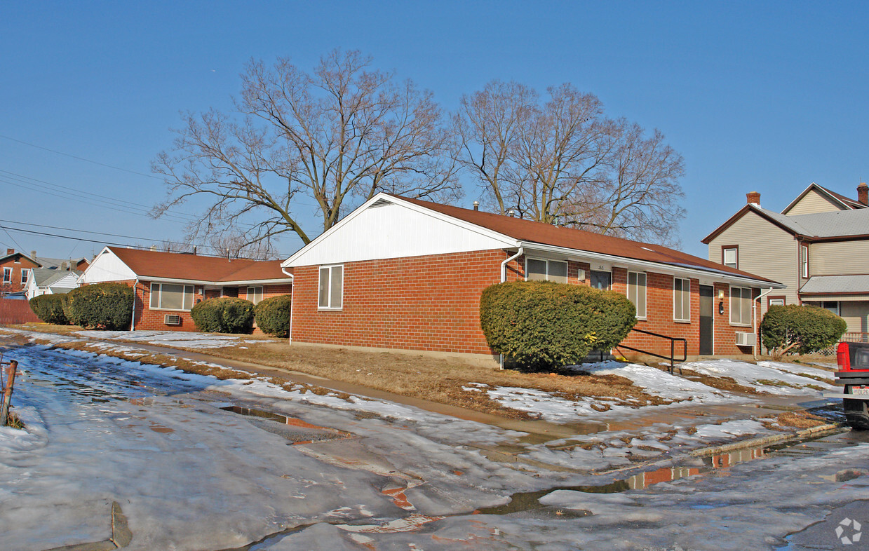 Primary Photo - 261 Hoch St