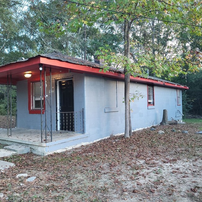 Building Photo - Renovated 2 bedroom home Phenix City