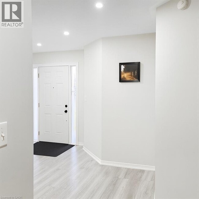 Building Photo - 6798 Bansbridge Crescent