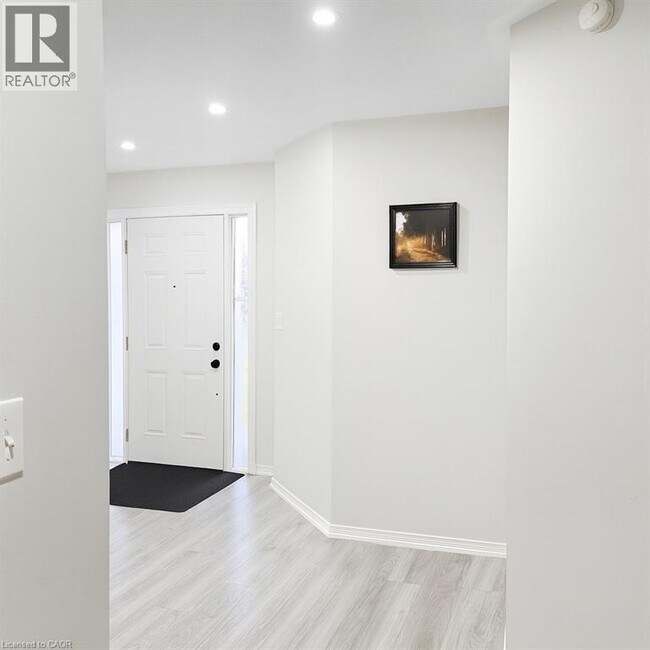 Photo du bâtiment - 6798 Bansbridge Crescent