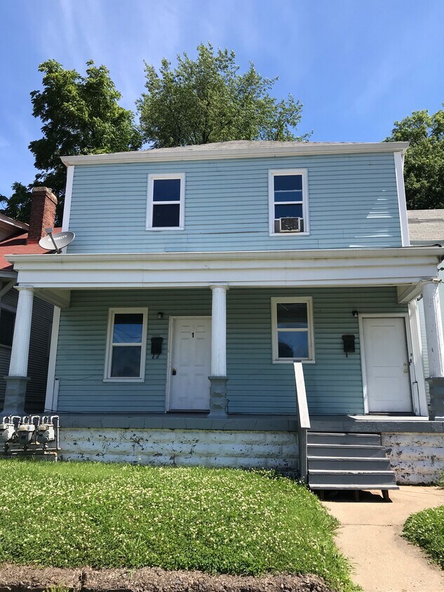 Primary Photo - 2019 W Burnett Ave