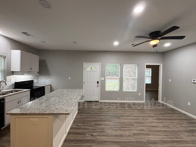 Building Photo - 108 Deer Run Dr