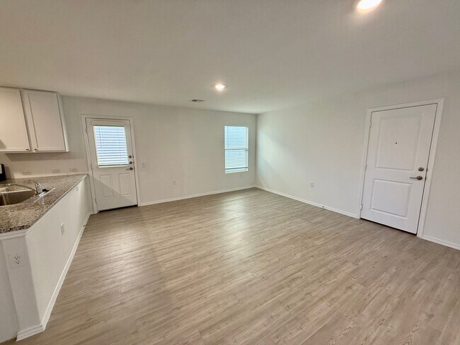 Building Photo - Beautiful Brand New 3/2 Home