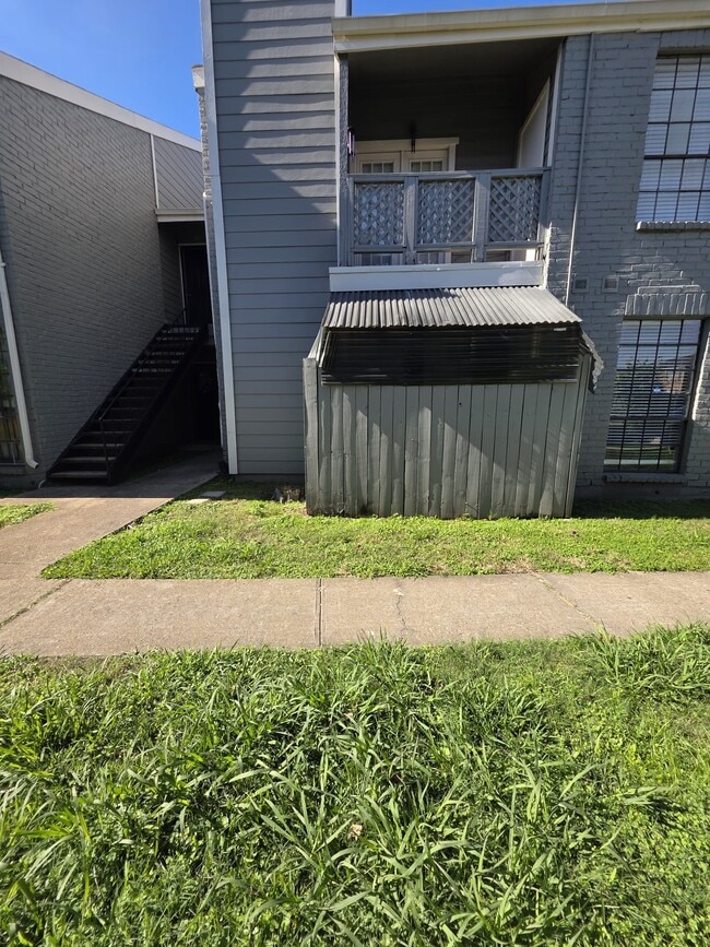 Building Photo - 12500 Sandpiper Dr