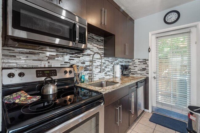 Foto del edificio - 2033 NE 33rd Ave