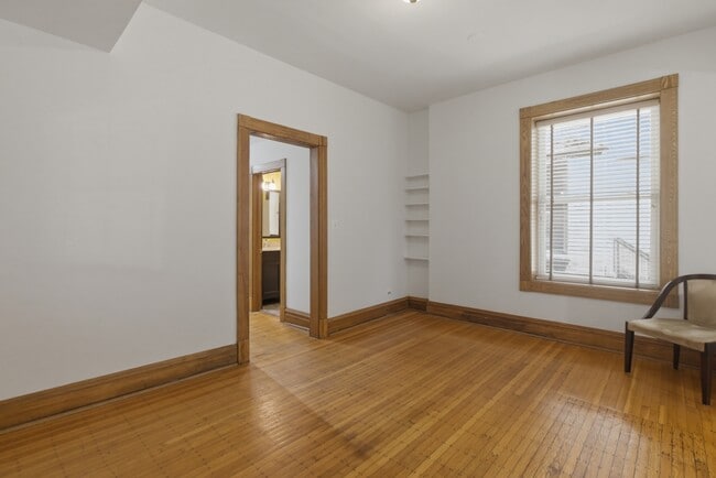 Building Photo - 505 W Fullerton Pkwy