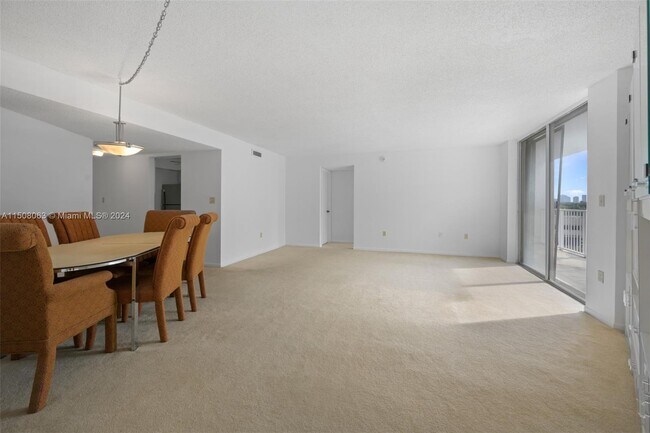 Foto del edificio - 1300 NE Miami Gardens Dr