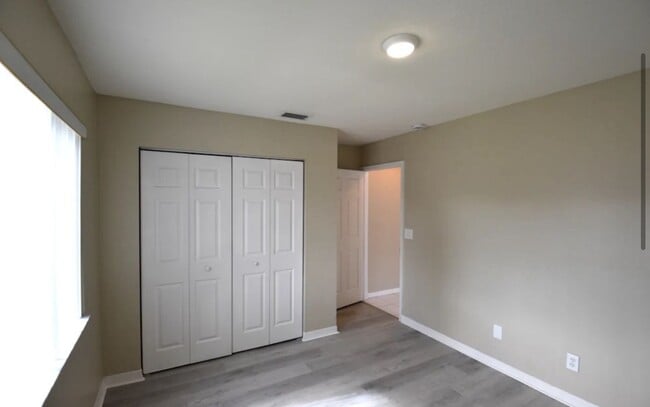 Building Photo - 112 Seville Ave