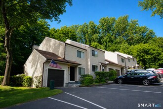 Building Photo - 40 Huntington Ct