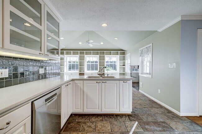 Foto del edificio - 8205 Burkhart Rd