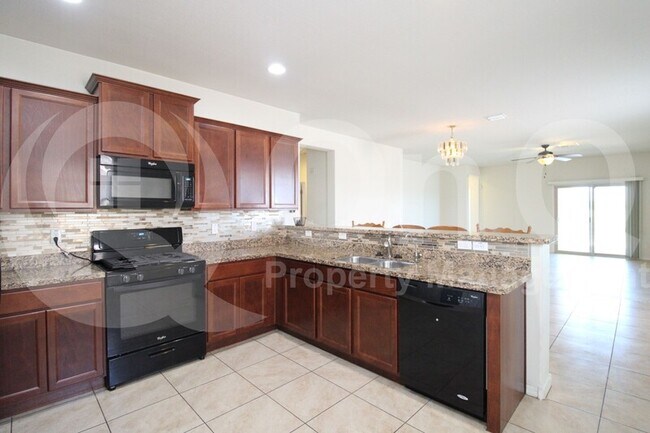 Building Photo - 7116 S 78th Dr